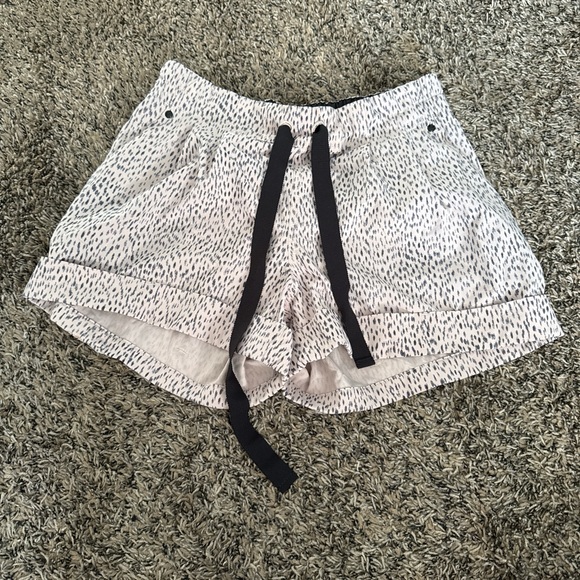 Lululemon shorts - Picture 5 of 5